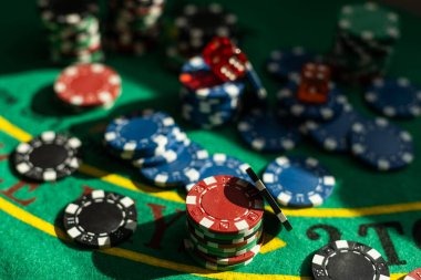 Live dealer table selector showing Free Play and real-money options